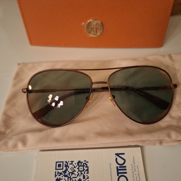 Tory Burch Pilot Women Gold Frame Sunglasses with Dark Green Lenses - Picture 1 of 1
